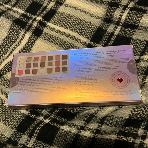 The Beauty Crop Oui Cherie Palette NWT - Picture 2 of 5